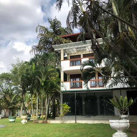 Amani Lake Resort Panadura Ngoại thất bức ảnh